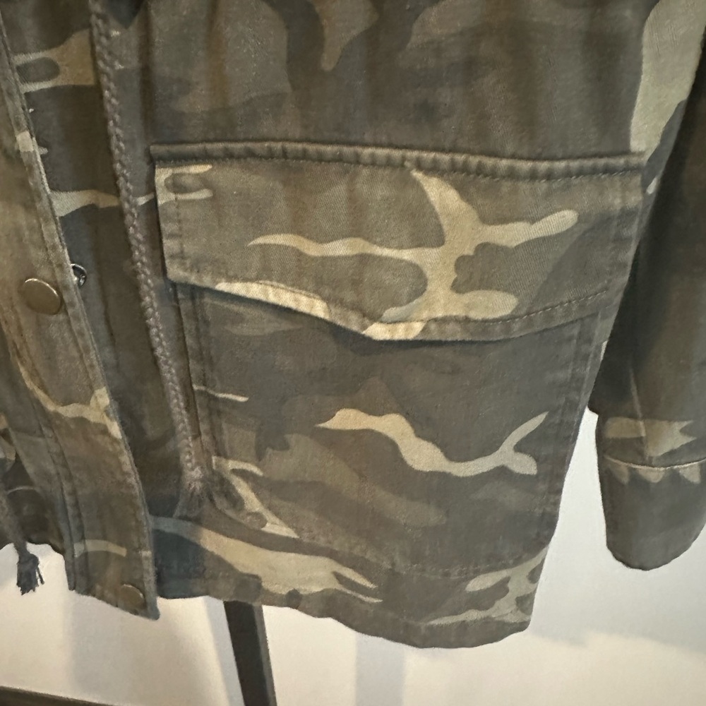 New Camouflage Women's Jacket - Picture 3 of 5